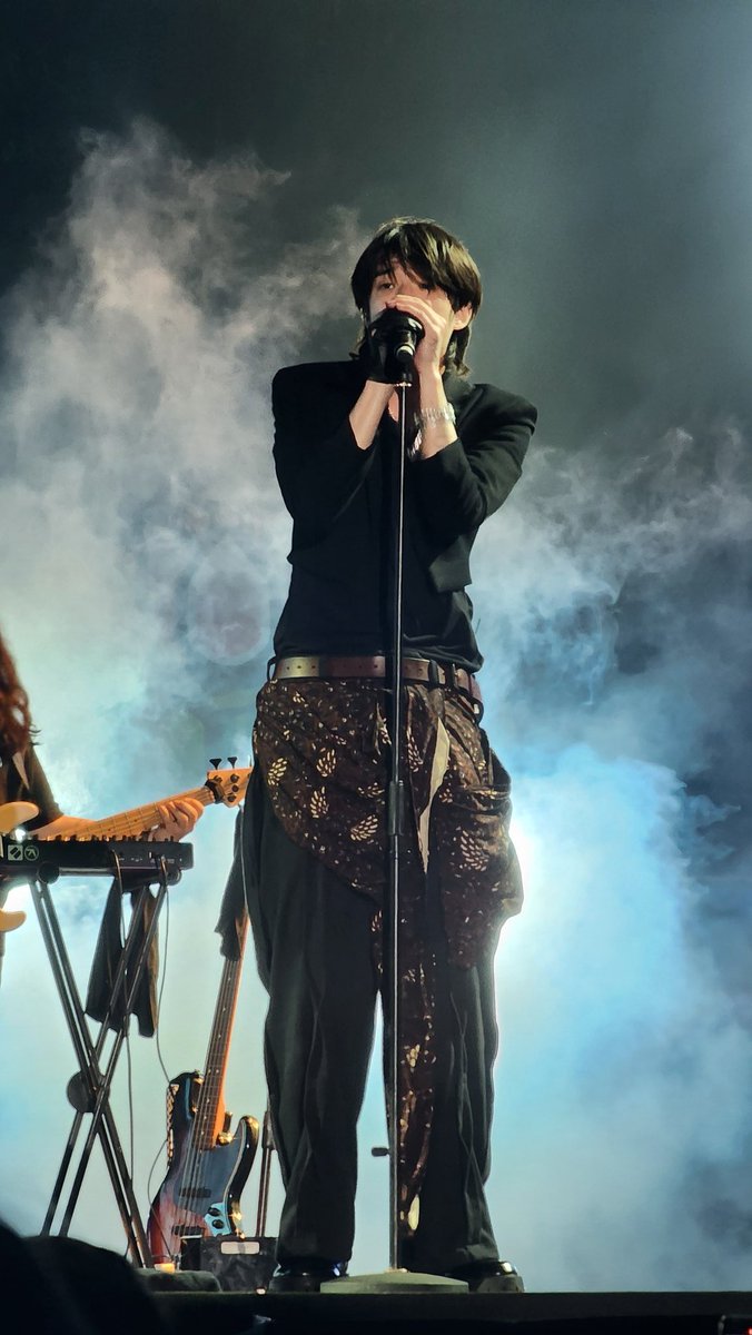 dannibite's tweet photo. I love this outfit https://t.co/jKwcJjXdYe