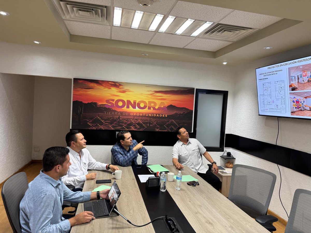 Soc_PoliticaMX's tweet photo. !Un Secretario comprometido y trabajador!

El día de hoy,el secretario de gobierno @AdolfoSalazar_ sostuvo una reunión de trabajo con Luis Osuna,titular de ISSSTESON, y Javier Ceballos,secretario general del SNTE 54,para dar seguimiento a los proyectos de mejora a la institución. https://t.co/AXp0e48tFk