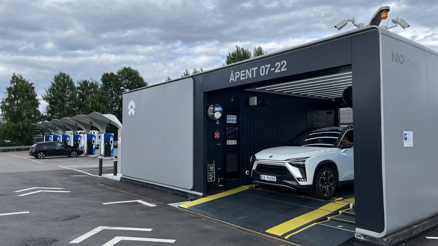 Said_kebir's tweet photo. Supercharger vs BSS ? 

$NIO has achieved 78 m BS with a fully automatic process that takes approximately 3 to 5 mn
$BYD 1-MW flash charging can add 400 kilometers of range to a vehicle in 5 mn
$TSLA ’s Superchargers can charge an EV up to 200 miles in 15 mn

Thread 👇👇 https://t.co/JtSxWDbvJP
