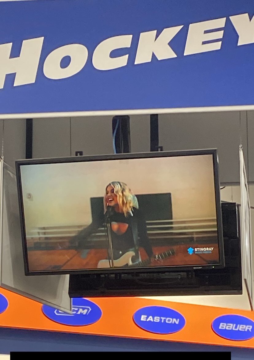My girl <a href="/lindsayell/">Lindsay Ell</a> providing the hockey stick buying soundtrack!