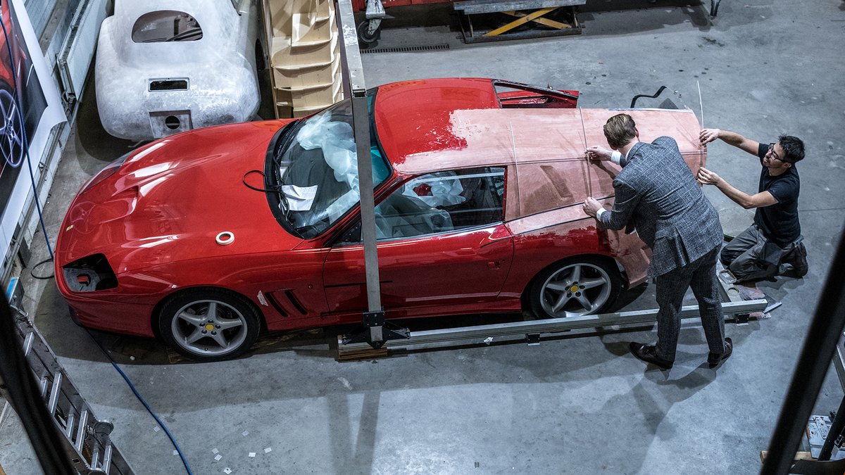NielsvanRoij's tweet photo. @gunsnrosesgirl3 A great feature on our design work—and direct comparison to the donor car.

#Coachbuilding #AutomotiveDesign #Breadvan #BespokeCars #BreadvanHommage https://t.co/dQ37ytkzEj