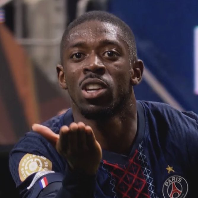 Gol sonrası Dembele'nin öpücüğü.