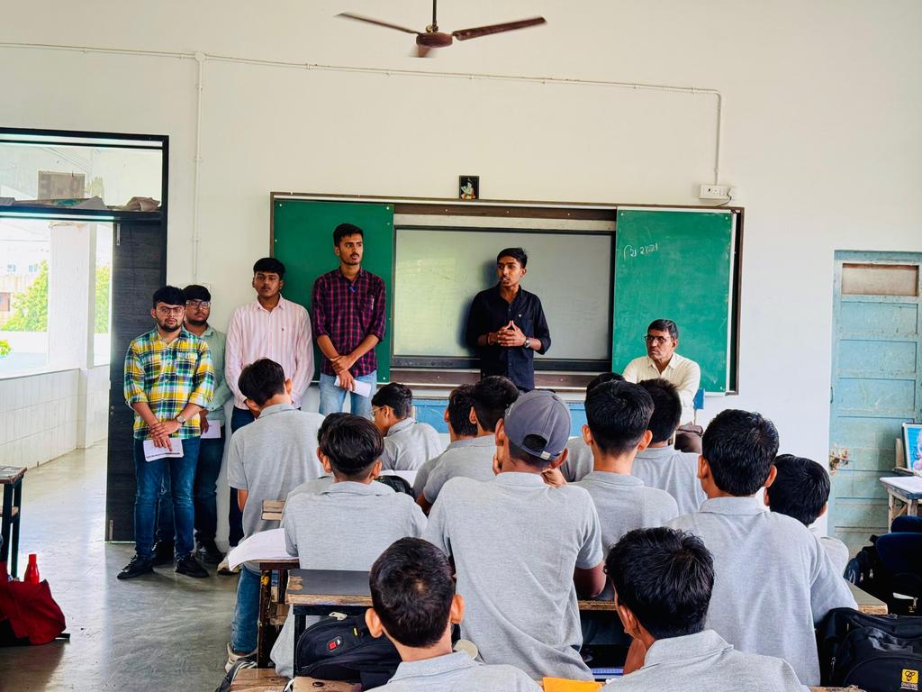 ABVP_Rajkot's tweet image. #ABVPMembership Drive અંતર્ગત 

#ABVPRajkot મહાનગર  કાર્યકર્તાઓ દ્વારા વિવિધ શાળાના વિદ્યાર્થીઓની સદસ્યતા કરવામાં આવી.

#JoinABVP

#JoinABVPGJ

#ABVPGujarat