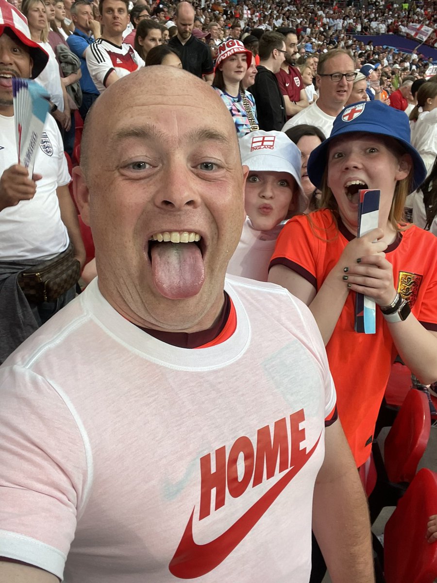 magnum1983's tweet image. 1hr to go until the defence starts……come on @EnglandFootball it’s a group of death but we believe you can #KeepItHome #Lionesses