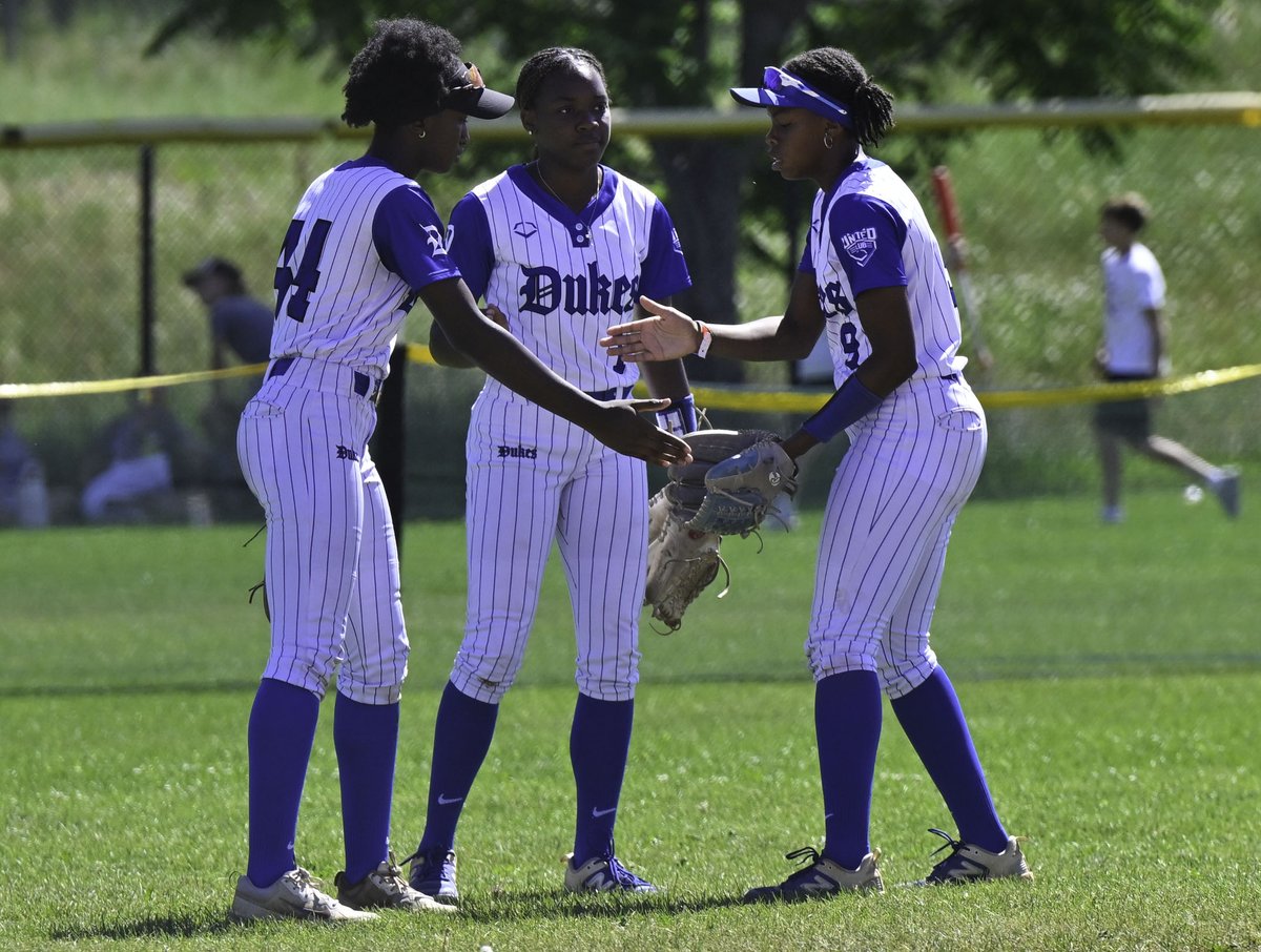 COSparkFire's tweet photo. DUKES DELIVER👊

In a back-and-forth Bracket H contest in 16U Supplemental Power Pool play Friday morning at Kennedy Sports Complex, Lady Dukes Mayfield came through in the clutch to outlast Oklahoma A's Premier Zodrow 7-6.

#tcfastpitch #cosparkfire #youthsoftball https://t.co/4OPVJlJW4K