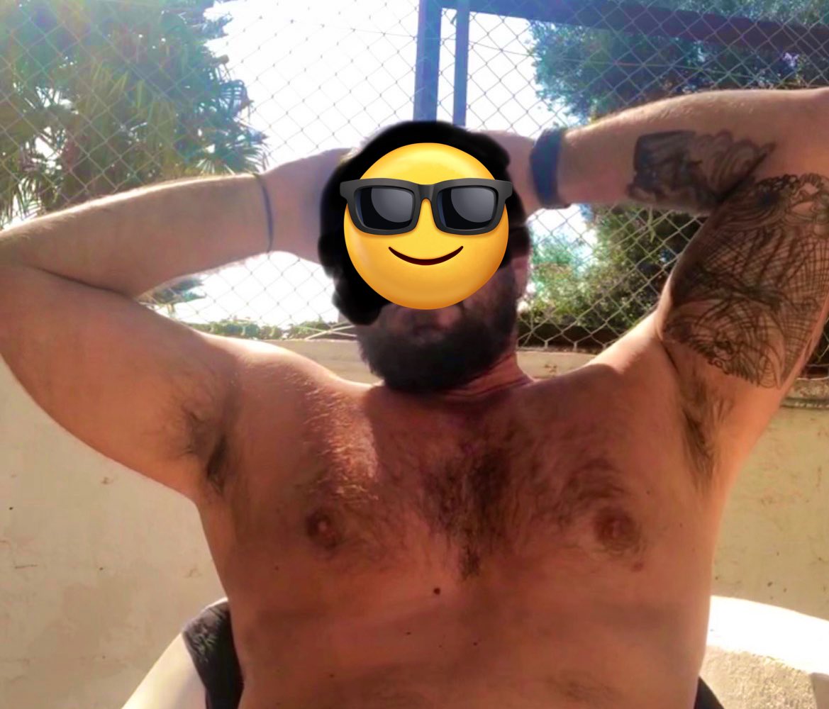 kingmaster_d's tweet photo. Arms up.
Pit out.
Relaxed… while your brain melts.
Sniff little slave , my pits are your popper https://t.co/XoRhJH0SG9