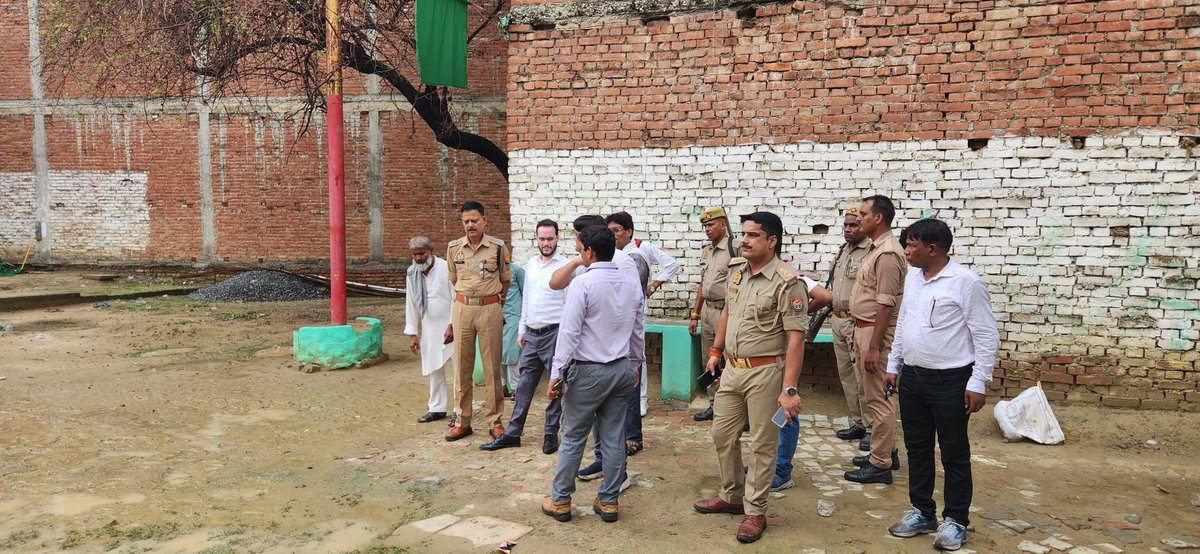 #SP_Bhadohi श्री अभिमन्यु मांगलिक के निर्देशन में एवं #ASP_Bhadohi के कुशल पर्यवेक्षण में आगामी पर्व मोहर्रम को सकुशल संपन्न कराने हेतु #SDM_Bhadohi व #CO_Bhadohi द्वारा संयुक्त रूप से थाना भदोही अंतर्गत कस्बा भदोही मे ताजिया रूट मार्ग का निरीक्षण किया गया #UPPolice