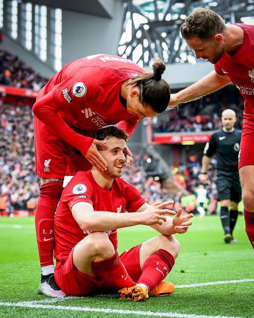 🫡 Dembele attığı golün ardından Diogo Jota'nın gol sevincini yaptı.