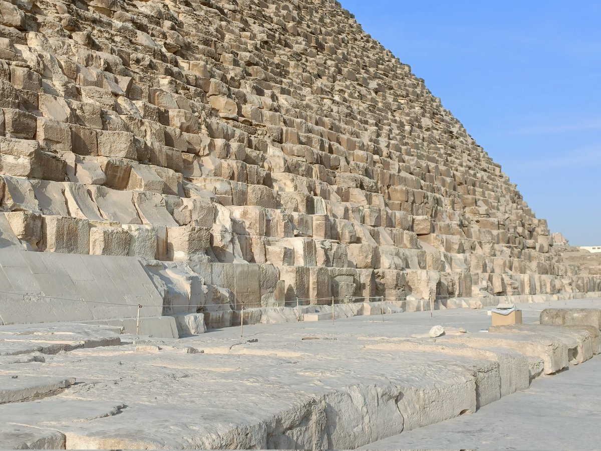 IbrahimMorganEG's tweet photo. @IbrahimMorganEG 
Nothing on earth can beat the beauty of the greatest pyramid on earth.
Khufu's pyramid in Giza. 
The best world wonder ever. https://t.co/96G4UhWGT3