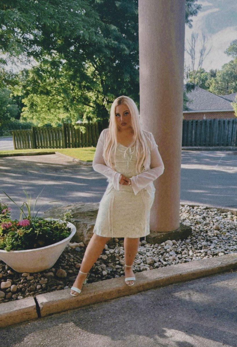 Wedding season… cue the champagne … 💚🥂🍾  

#ooolalala #oolala #champagne #champagnebarbie #weddingseason #wedding #summer #summerwedding