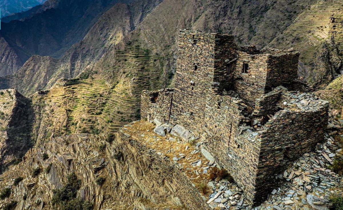 MadeInSaud_i's tweet photo. Castles and stone houses in Jazan 🇸🇦 https://t.co/2jMDsbRRPi