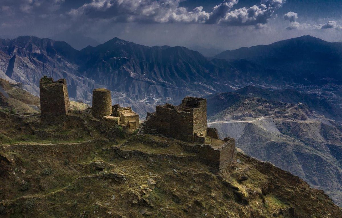 MadeInSaud_i's tweet photo. Castles and stone houses in Jazan 🇸🇦 https://t.co/2jMDsbRRPi