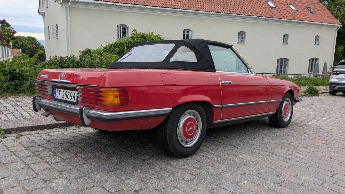 Un jour dans la rue à Visby
Mercedes SL