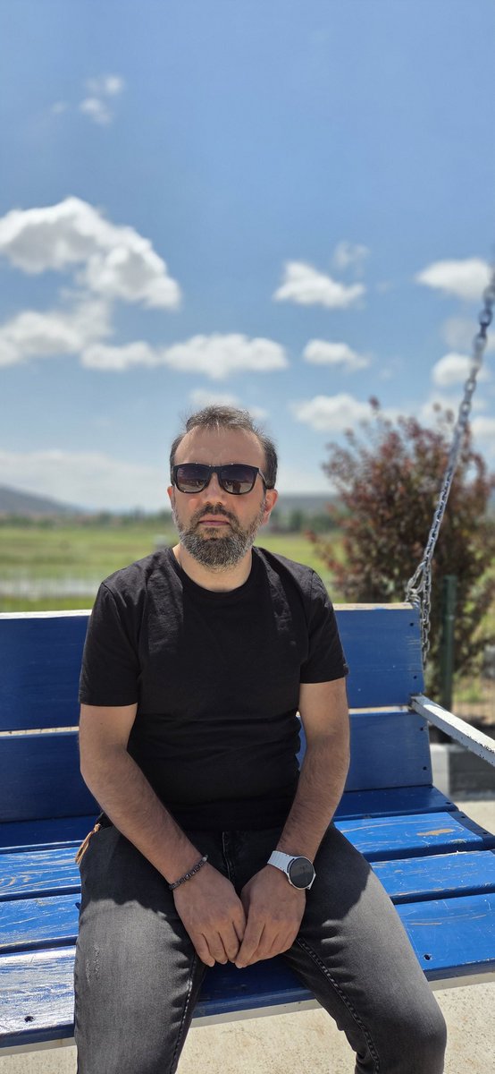 Arza hacet yok, halim ayandır. Dile gerek yok, sessizliğim beyandır.