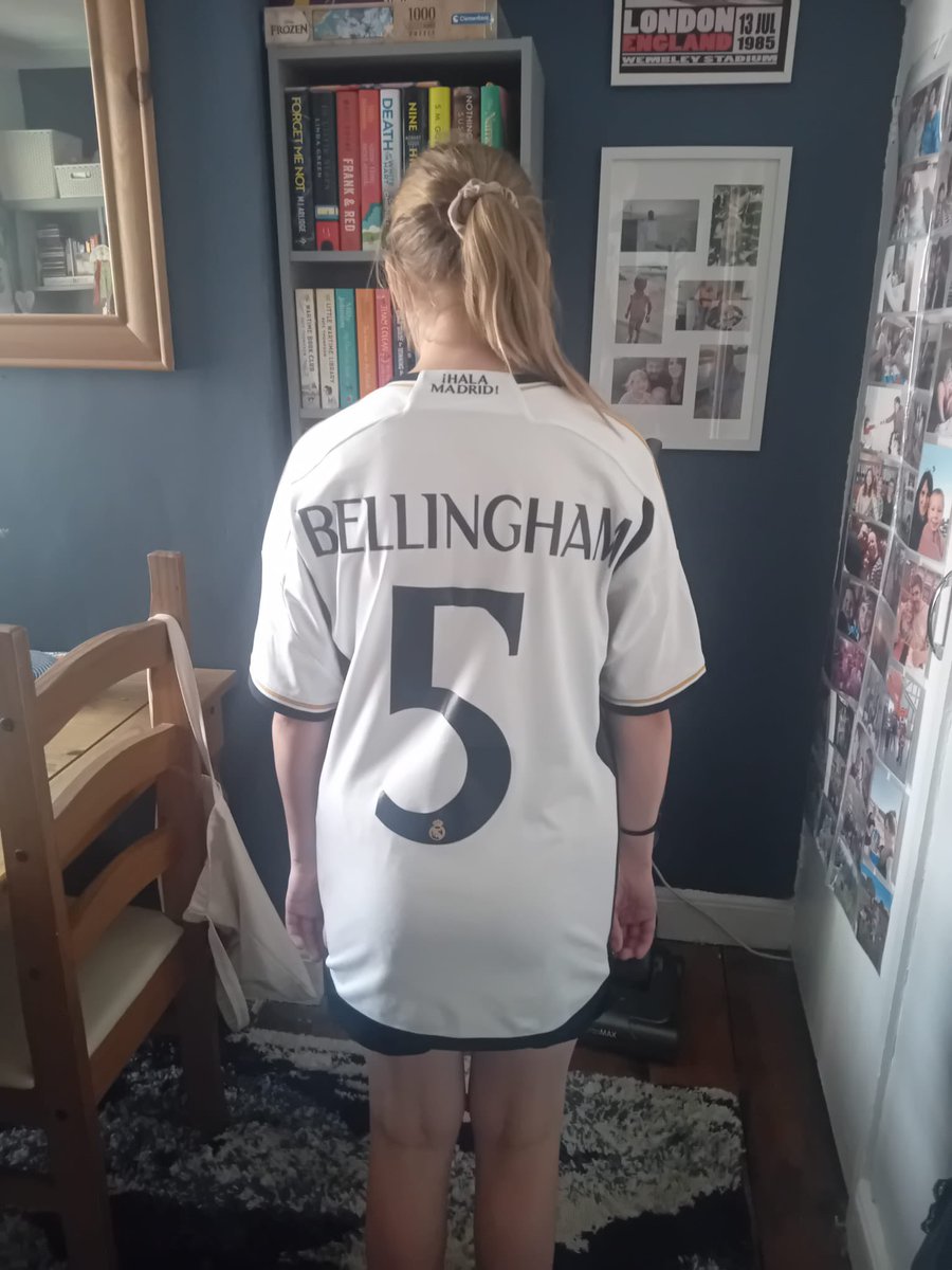 When you travel 7hrs 30 to see your daughter (The Kitgirl) and she’s rocking her new 2023-24 Real Madrid home shirt with Bellingham 5 on the back! 😍

Well worth the trip! 

#TheKitman 👕

#TheKitgirl #HalaMadrid #Bellingham #JudeBellingham #RealMadrid