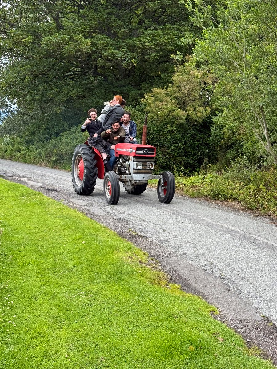 AlastairBruce_'s tweet image. It’s all happening in Dornoch!!🤞🏻🤞🏻🤞🏻
Think there’s been a wedding 🤦🏻♂️🚜🚜🚜