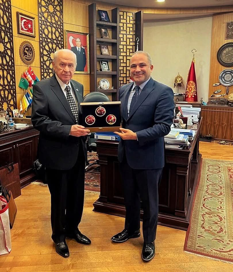 Ali Uçak (@aliucaktr) on Twitter photo Türk Dünyasının Bilge Lideri Devlet Bahçeli’nin MHP Genel Başkanlığına gelişinin 28. yılı kutlu olsun. 🇹🇷
Lider O’dur,
Adanmışlık Ondadır,
Dava O’nundur,
Sadakat O’nadır. <a href="/dbdevletbahceli/">Devlet Bahçeli</a> Türk Dünyasının Bilge Lideri Devlet Bahçeli’nin MHP Genel Başkanlığına gelişinin 28. yılı kutlu olsun. 🇹🇷
Lider O’dur,
Adanmışlık Ondadır,
Dava O’nundur,
Sadakat O’nadır. <a href="/dbdevletbahceli/">Devlet Bahçeli</a>