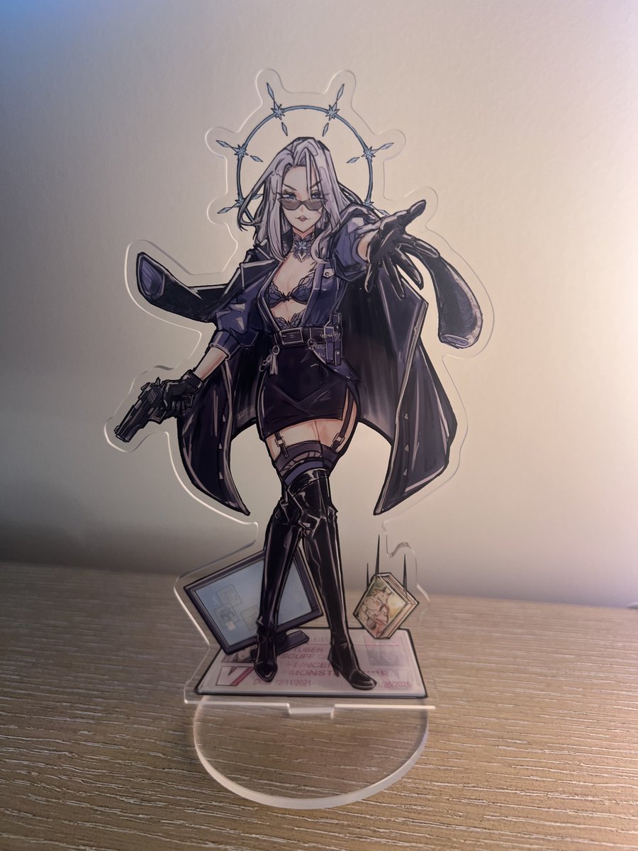 More Anime Expo artists!! If you’re looking for a sick Mafia Monarch standee, this artist in Artist Alley at AX is selling a super rad one!!!! 🦋
