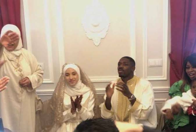 كان صعلوك قبل الجواز

ديمبلي أتجوز من هنا وهيكسب البالون دور من هنا

أتجوزوا يا رجالة غالباً الحل السحري في الجواز