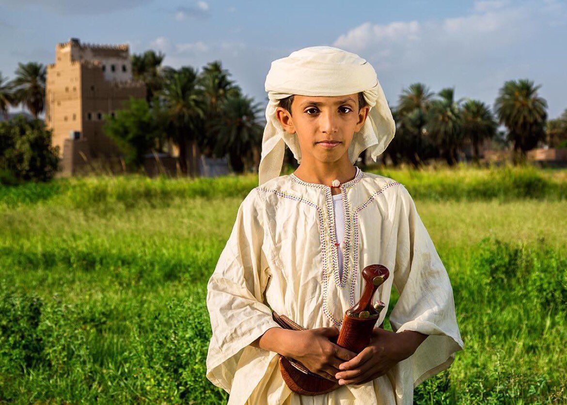 من مرتكزات #هوية_الإنسان_النجراني….. هو إنسانٌ يعيش أصالته في عصره، أصيل في أرضه، وثيق الصلة بحاضره ومستقبله #على_خطى_الرؤية 🇸🇦🇸🇦🇸🇦🇸🇦

#نجران_يحتاجكم 
#هذه_نجران