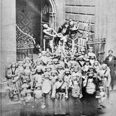 Cuando los tronos de Málaga salían con correas: la Semana Santa de otro tiempo