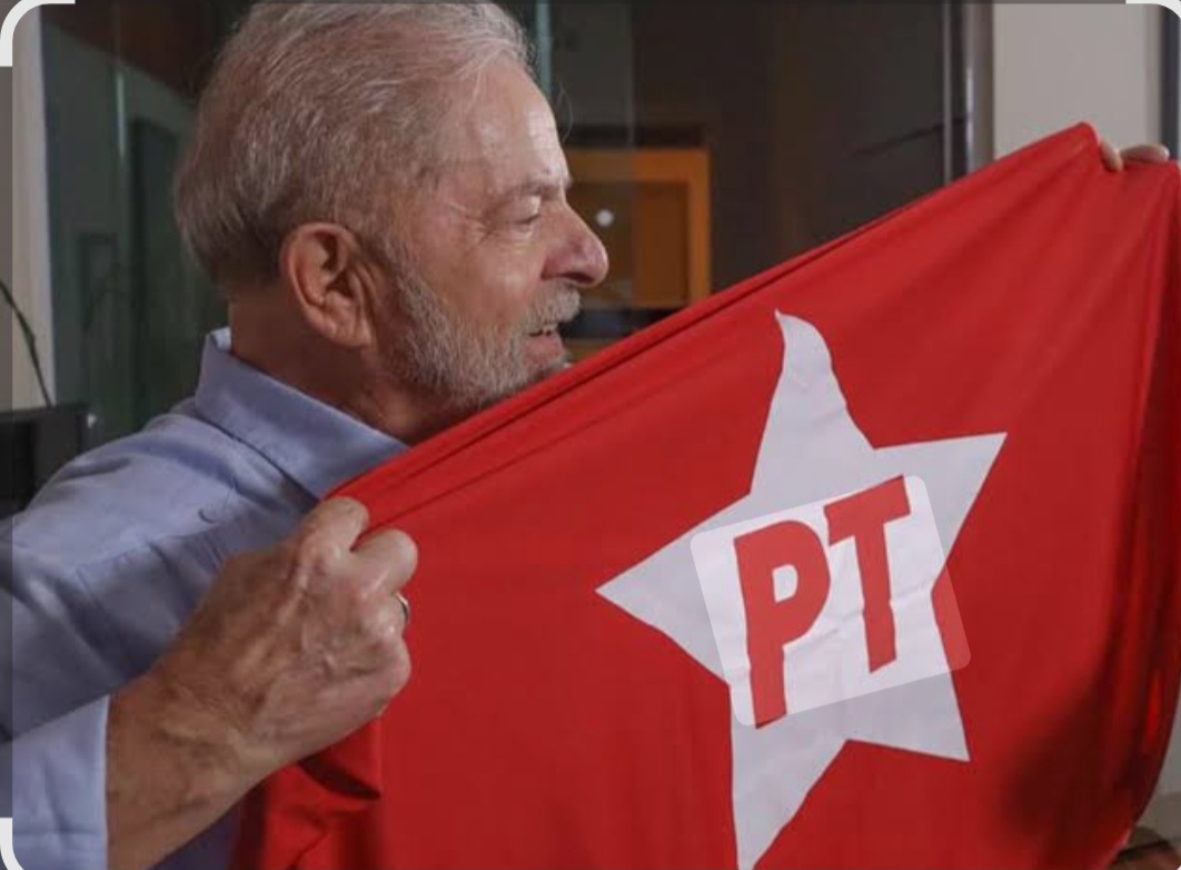 albertocantalic's tweet photo. Não existe militância como a nossa. A do PT.
Todas as vezes que decretaram a derrota do Partido, ela reagiu.
É isso que a direita e a Casa Grande teme! https://t.co/7KmrpbcKxO