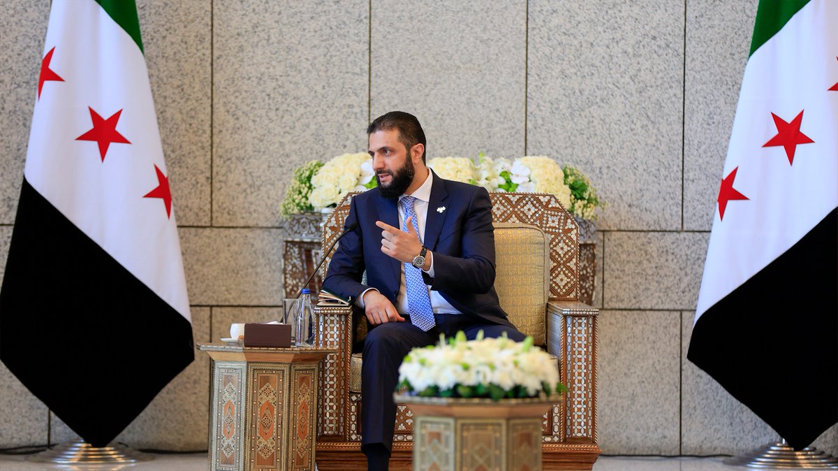 SyPresidency's tweet image. رئيس الجمهورية العربية السورية يستقبل في قصر الشعب، وفد دار الفتوى للجمهورية اللبنانية برئاسة مفتي لبنان سماحة الشيخ عبد اللطيف دريان
#رئاسة_الجمهورية_العربية_السورية