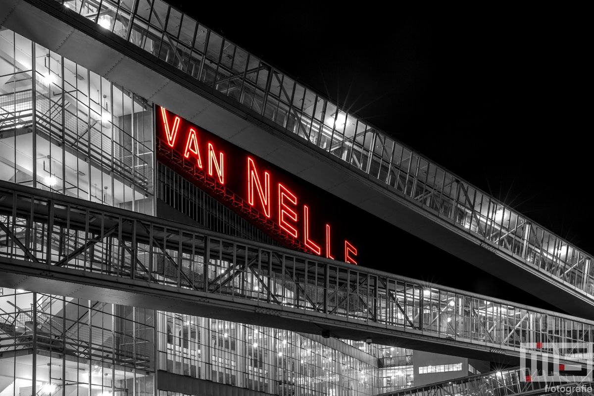 De Van Nelle Fabriek in Rotterdam by Night

#skyline #rotterdam #vannelle #fabriek #weerfoto #photographer #fotografie #architecture #factory #brug #monument

Meer op: ms-fotografie.nl