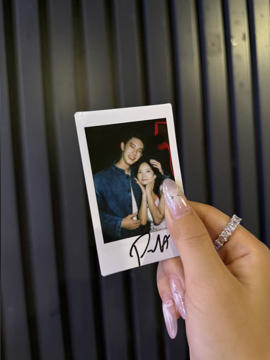 zhunle00's tweet photo. I think I will always only love you.
#PoohBDinNanning2025
#ppoohkt #PooHHooPers 
@ppoohkt https://t.co/kwS1dJLFb7