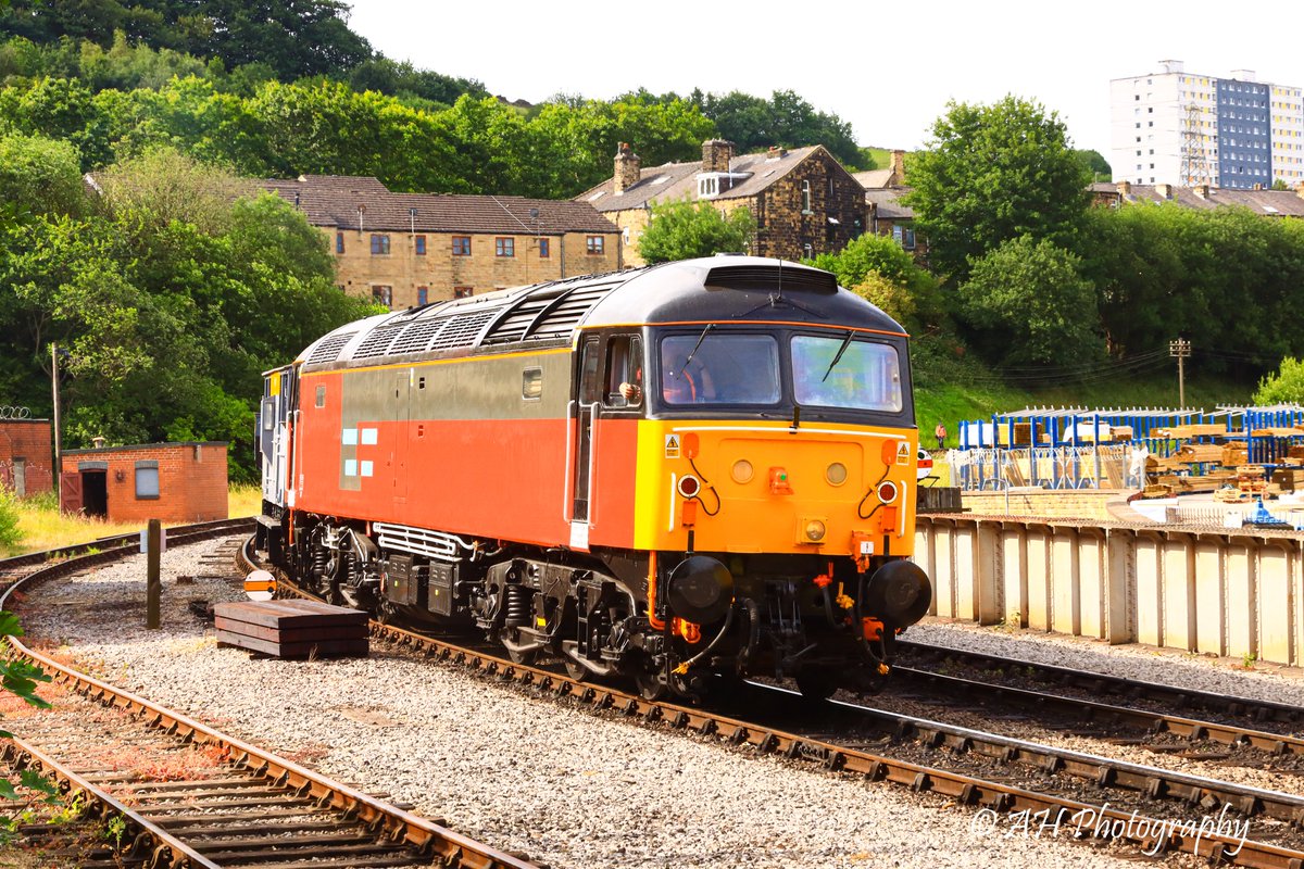 andrew_herny's tweet image. A few photographs of @WensleydaleRail based 47714, one of the stars of the @WorthValley Diesel Gala, pictured climbing out of Keighley, as well as approaching the platforms. Once again another great job from Wensleydale volunteers! #KWVR #WensleydaleRailway #Diesel #Class47 #RES