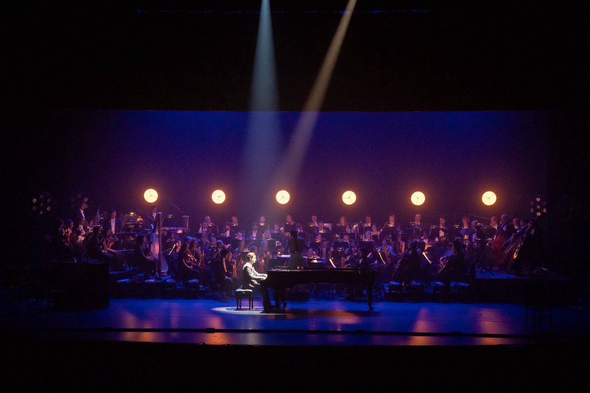 Qué maravilla volver a sus tierras, querido San Luis Potosí 💙
Gracias por sumarse tan profundamente a este viaje. 
Lo que vivimos anoche en el escenario se queda conmigo.
Qué gran momento haber compartido esta parada con el debut de Olivia Chindamo en Gershwin, la vida en azul.