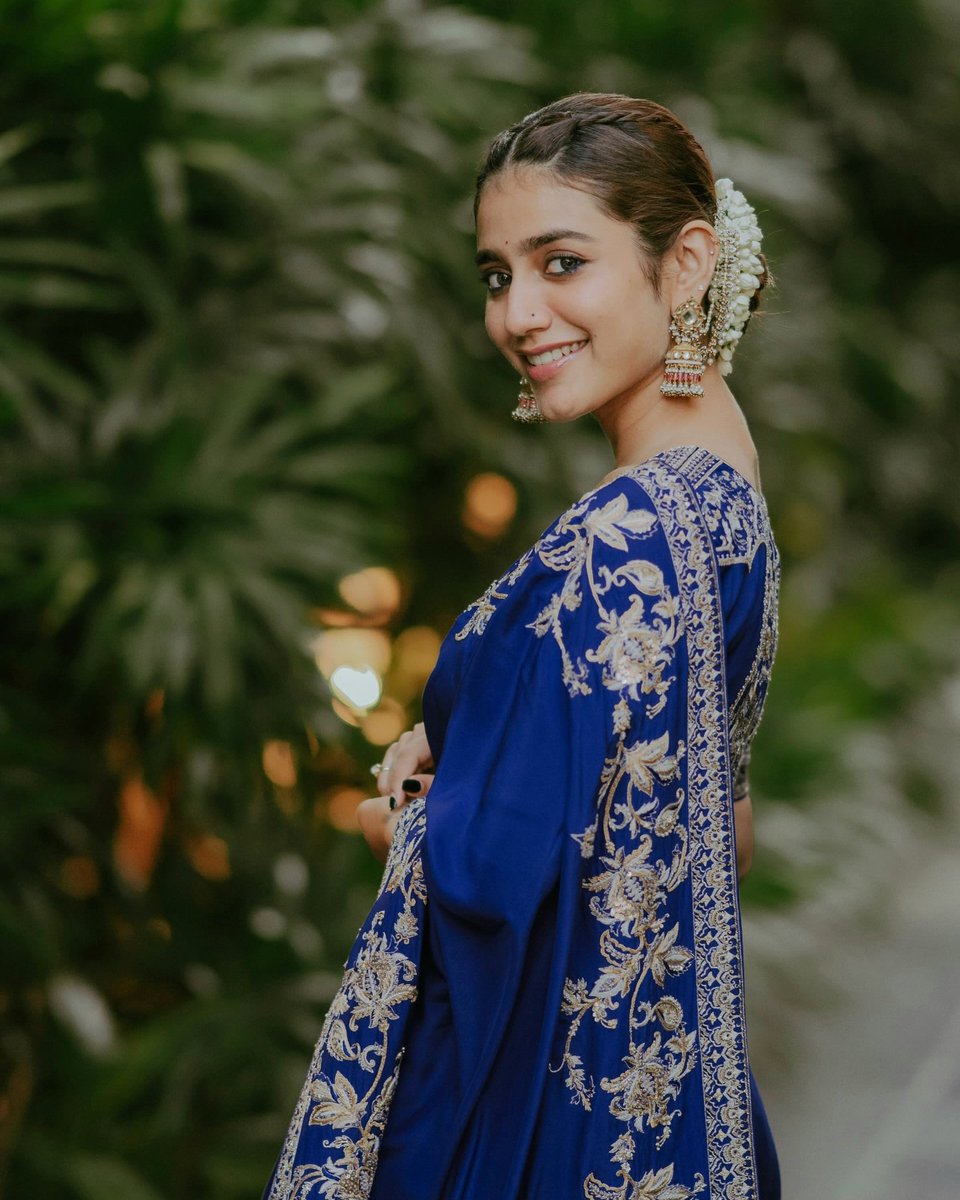 Actress Priya Prakash Varrier latest photoshoot pic 💙

#VisualDrops #actress #priyaprakash #photoshoot #priyaprakashvarrier