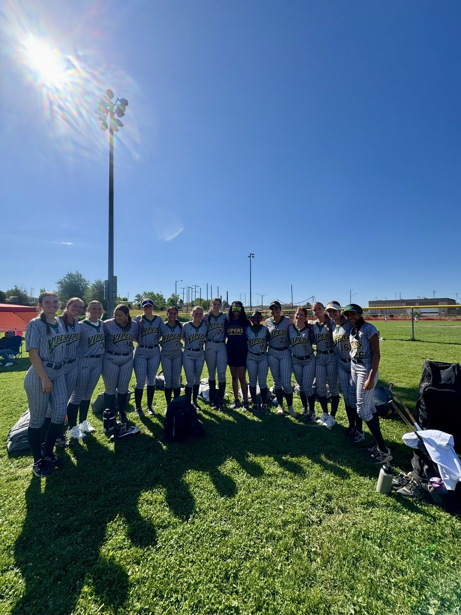 spatte1108's tweet photo. Another day supporting Vipers! First stop 8a to watch @atlviperscolvin and 9:45a to watch @07Vipers. Leading is hard but I hope all my teams know that I support them! I have been able to watch all 6 teams compete out here in Colorado. Looking forward to bringing my @AtlantaVipers12 team out here next year🐍#bethestandard