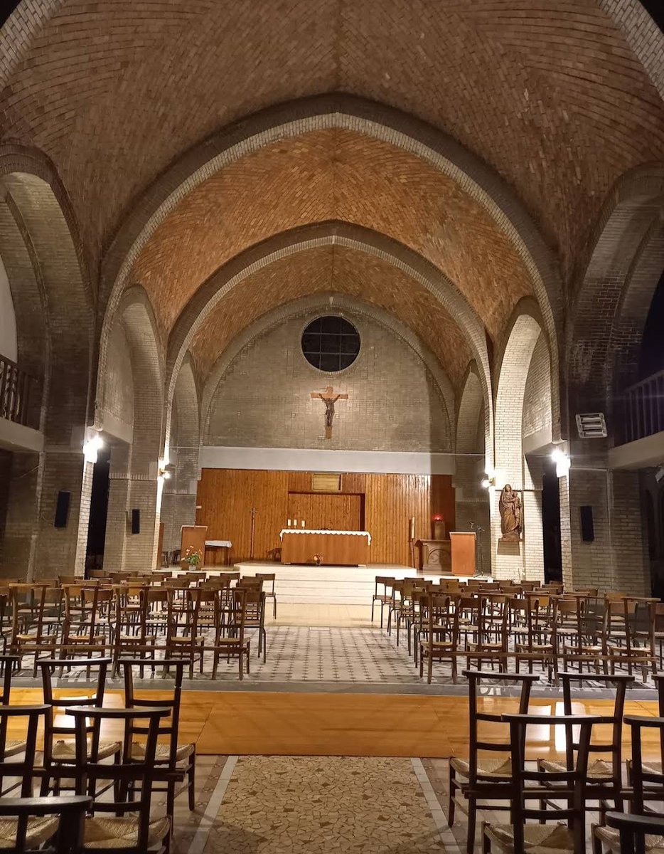 Samuel63077681's tweet photo. Mon église il y a 6 mois vs maintenant https://t.co/MphmMk4fda