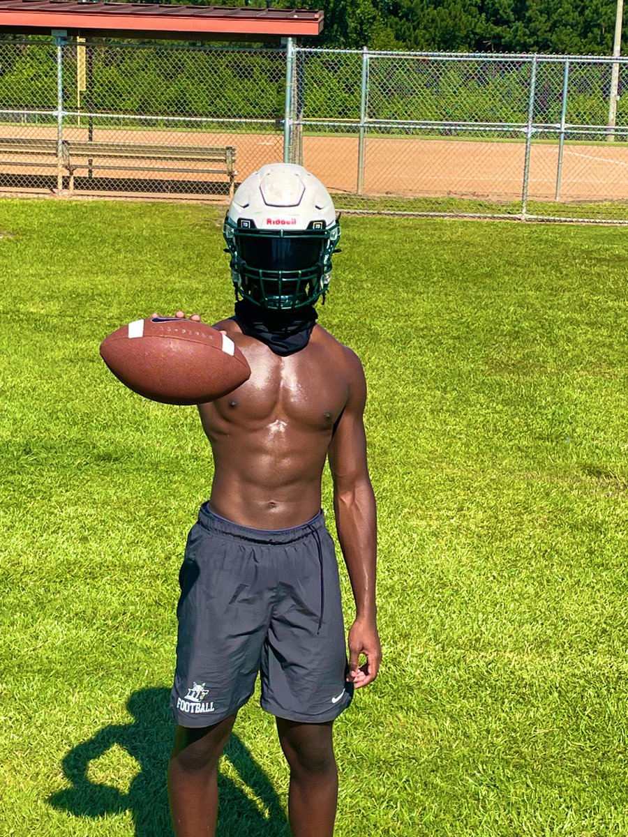 Qthefutur3's tweet image. Dedicated #workout #LockedIn #Training @dfhsfootball @DFHSRecruiting @CoachWages @coach_bras @CoachBlakeCulb