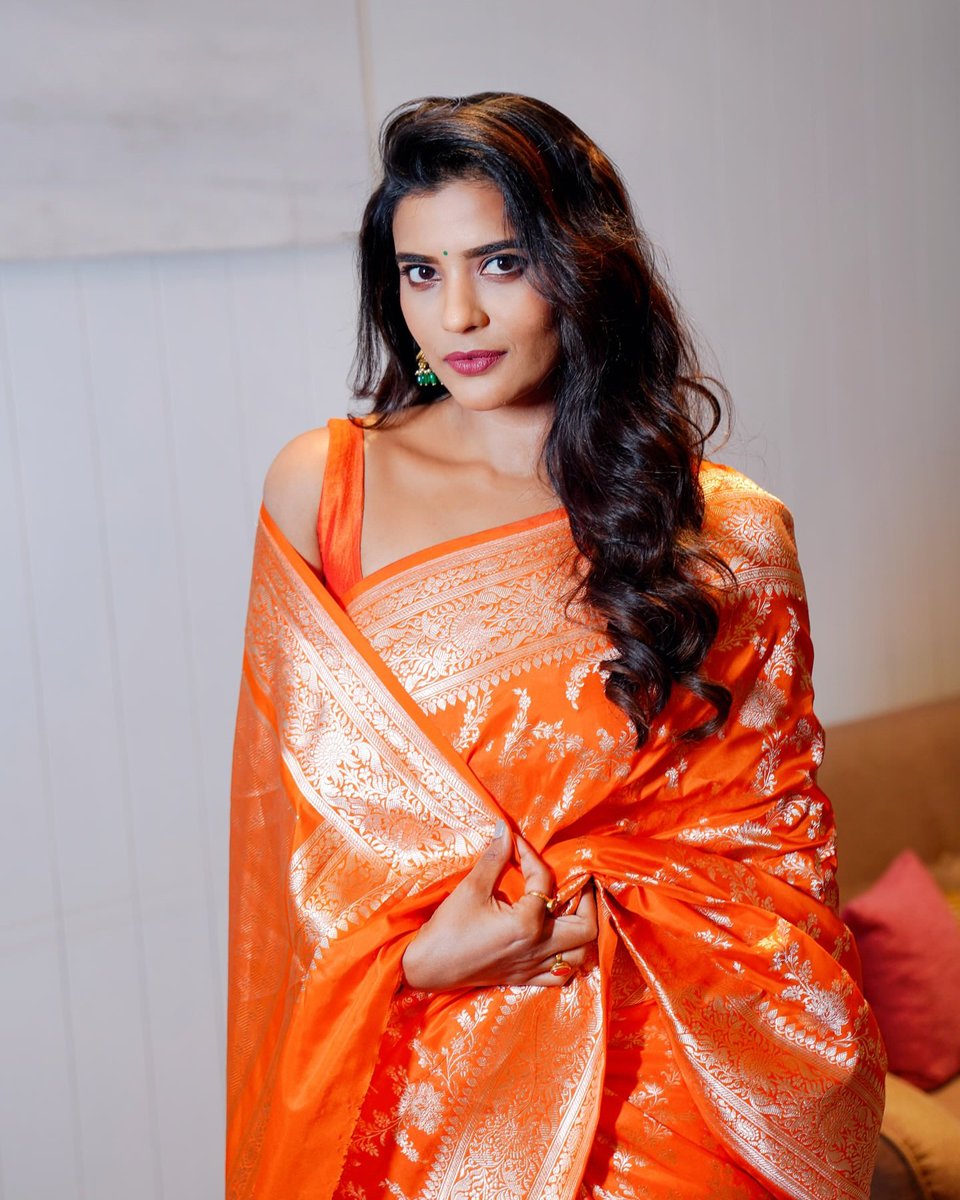 Visual Drops (@visualdrops_) on Twitter photo Actress Aishwarya Rajesh latest photoshoot pic π§‘
#VisualDrops #actress #AishwaryaRajesh <a href="/aishu_dil/">aishwarya rajesh</a> #sareelook #photoshoot Actress Aishwarya Rajesh latest photoshoot pic π§‘
#VisualDrops #actress #AishwaryaRajesh <a href="/aishu_dil/">aishwarya rajesh</a> #sareelook #photoshoot