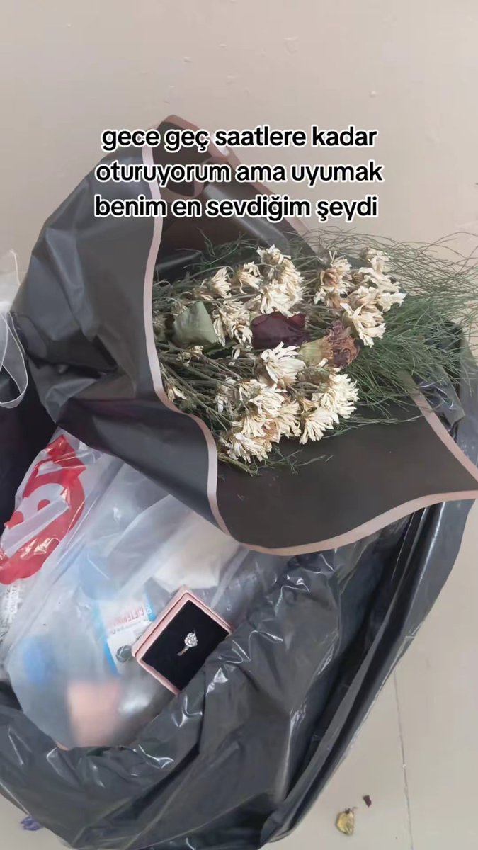 FaalCeylan's tweet photo. Şehri terk ederken o kişiyle de iyice imkansızlaşmak bilen bilir en büyük uktedir https://t.co/UaJWH7gqhQ