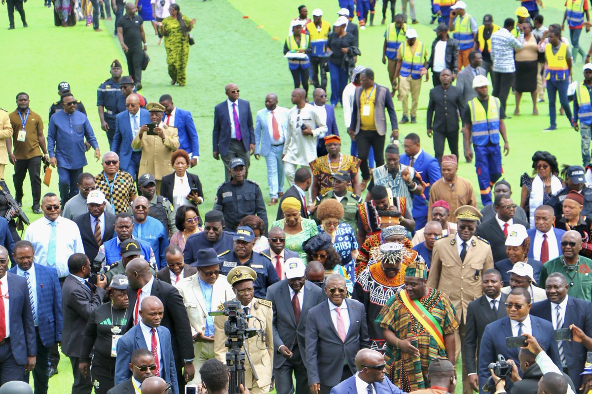 PNUDCameroun's tweet image. As part of his mission to #Bamenda for the 7th #PPRD Steering Committee, H.E Chief Dr. @joDionNgute #PrimeMinister &amp;amp; Head of Gov't🇨🇲 visited the Atugolah Synthetic Turf #Stadium, constructed by #UNDP 🇨🇲 under the #PPRD.

The stadium features a FIFA-standard 111x74m pitch, a