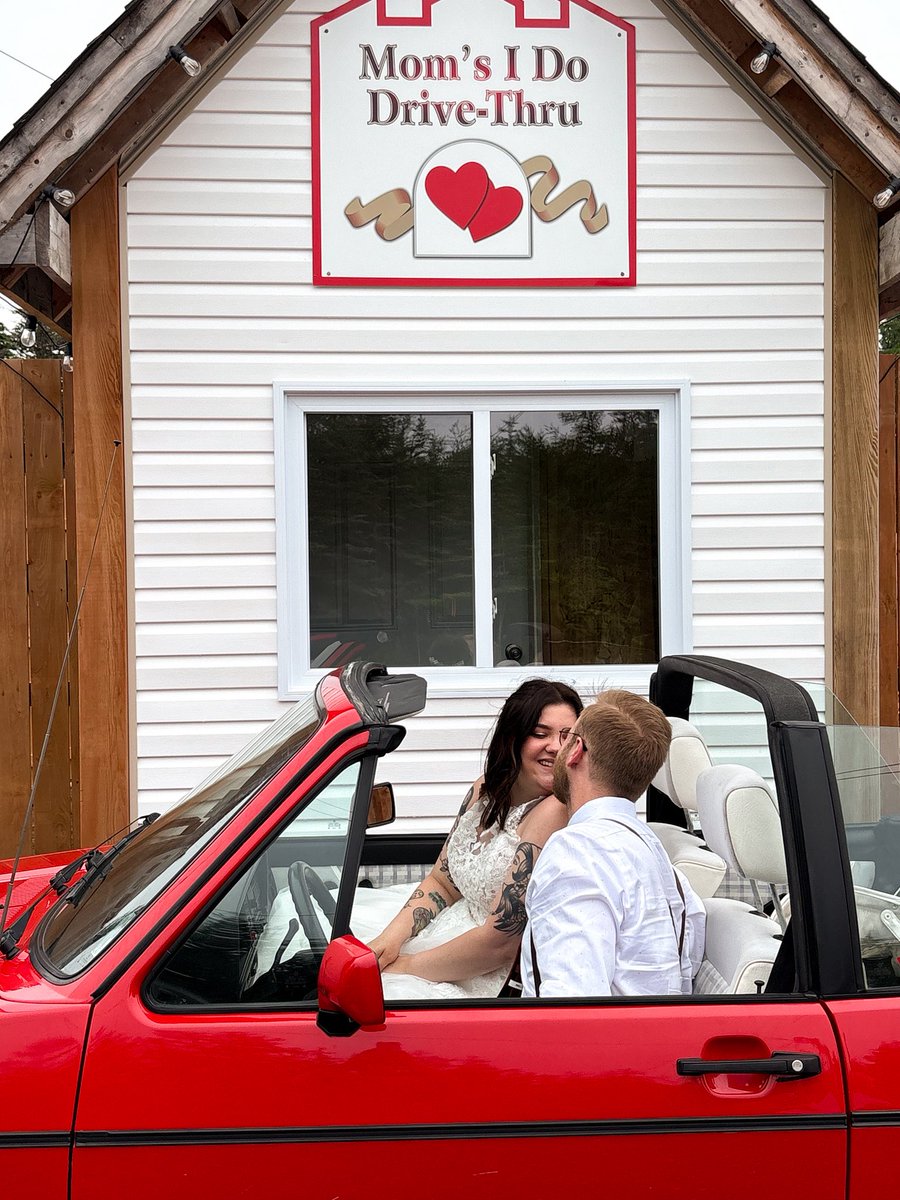 flowerpls's tweet photo. I got married bitches 💒 https://t.co/NNZ7xkxFWp