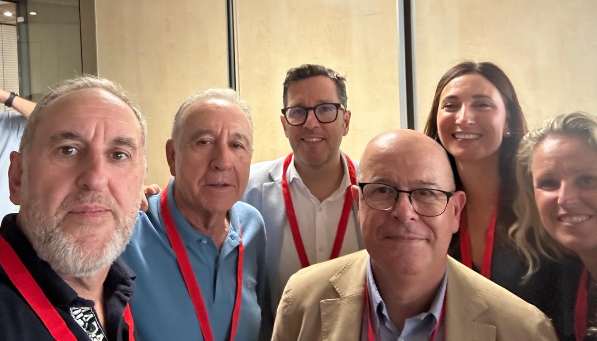 Todo lo acontecido no representa al <a href="/PSOE/">PSOE</a>. Somos un partido que defiende a las mujeres y que es contundente contra la corrupción. Esta reestructuración de la CEF reafirma nuestro compromiso💪

<a href="/sanchezcastejon/">Pedro Sánchez</a>, seguimos haciendo lo que mejor sabemos: mejorar la vida de la gente🌹