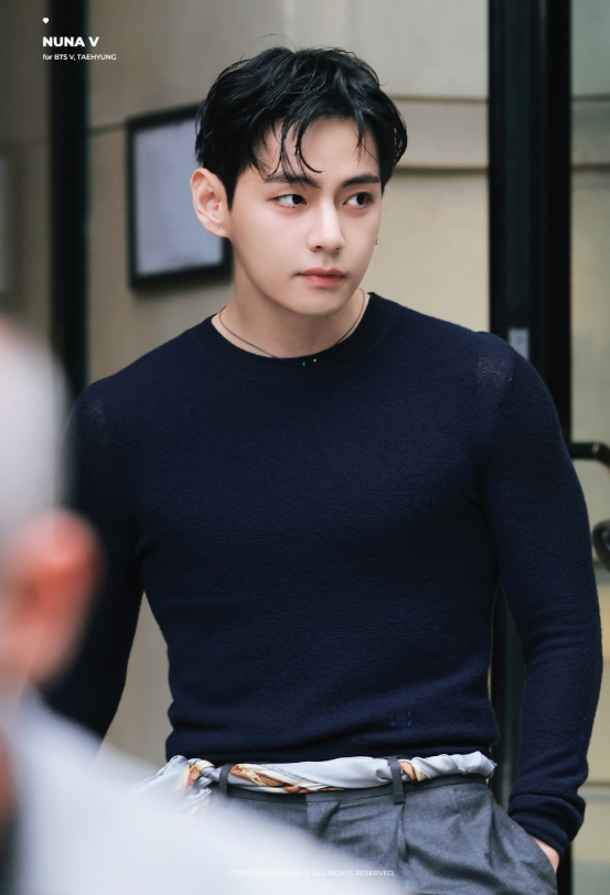 Taehyung looks like a dream in Paris.