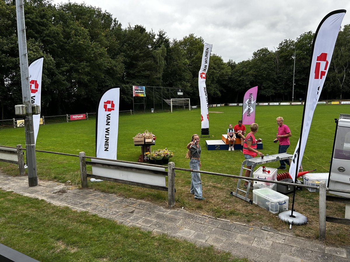 Lokaal dichtbij <a href="/VanWijnenGroep/">Van Wijnen</a> #snikkerun Haulerwijk