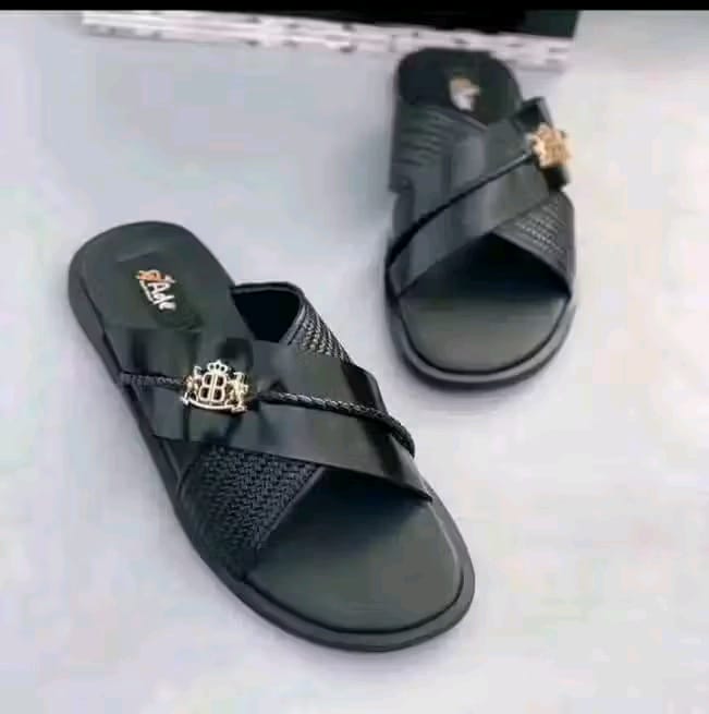 KC_COLLECTI1465's tweet image. Hello everyone 👋
Get your Cool Style footwear here
#price: 10k
DM/Whatsapp: 07010230341
Location: Kaduna
Delivery: Nationwide
RT please.