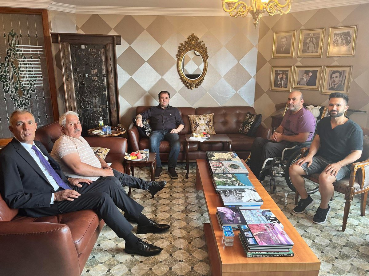 Şanlıurfa Büyükşehir Belediyesi Engelliler Basketbol Takımın Başkanı Serdar YILDIRIM,Gazi ünvanına sahip Müslüm Öztürk beyefendi,ve Çanakkale Engelliler spor kulübü Başkanı Ali Yasin ZENGİN TBESF Eski Başkanı iş insanı,karacadağ gençlik kültür ve spor derneği (KAGES) Başkanı