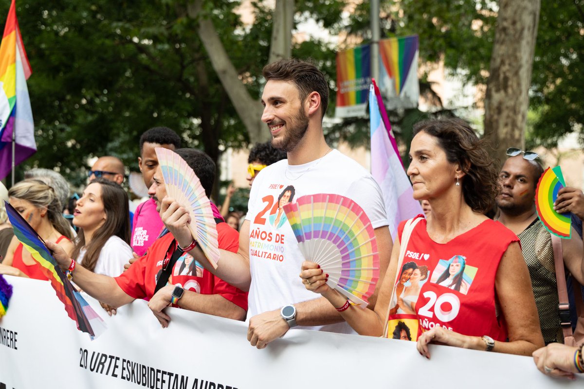 PSOE (@psoe) on Twitter photo 🗣️ <a href="/victorg91/">Víctor Gutiérrez</a>: "Este Orgullo es para celebrar lo conseguido y para alzar la voz por quienes no pueden".
"La lucha por la igualdad no es solo del colectivo, es de toda la sociedad".
➕ Info. en nuestra web. 👇
psoe.es/actualidad/not… 🗣️ <a href="/victorg91/">Víctor Gutiérrez</a>: "Este Orgullo es para celebrar lo conseguido y para alzar la voz por quienes no pueden".
"La lucha por la igualdad no es solo del colectivo, es de toda la sociedad".
➕ Info. en nuestra web. 👇
psoe.es/actualidad/not…