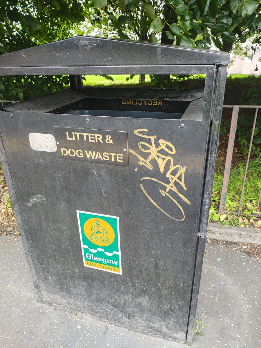 BWoodzy99's tweet photo. Inspired by @lfg_uk, this afternoon I took to the streets to restore some pride in my local community

📍 Govan, Glasgow https://t.co/FFcXONSs5Y