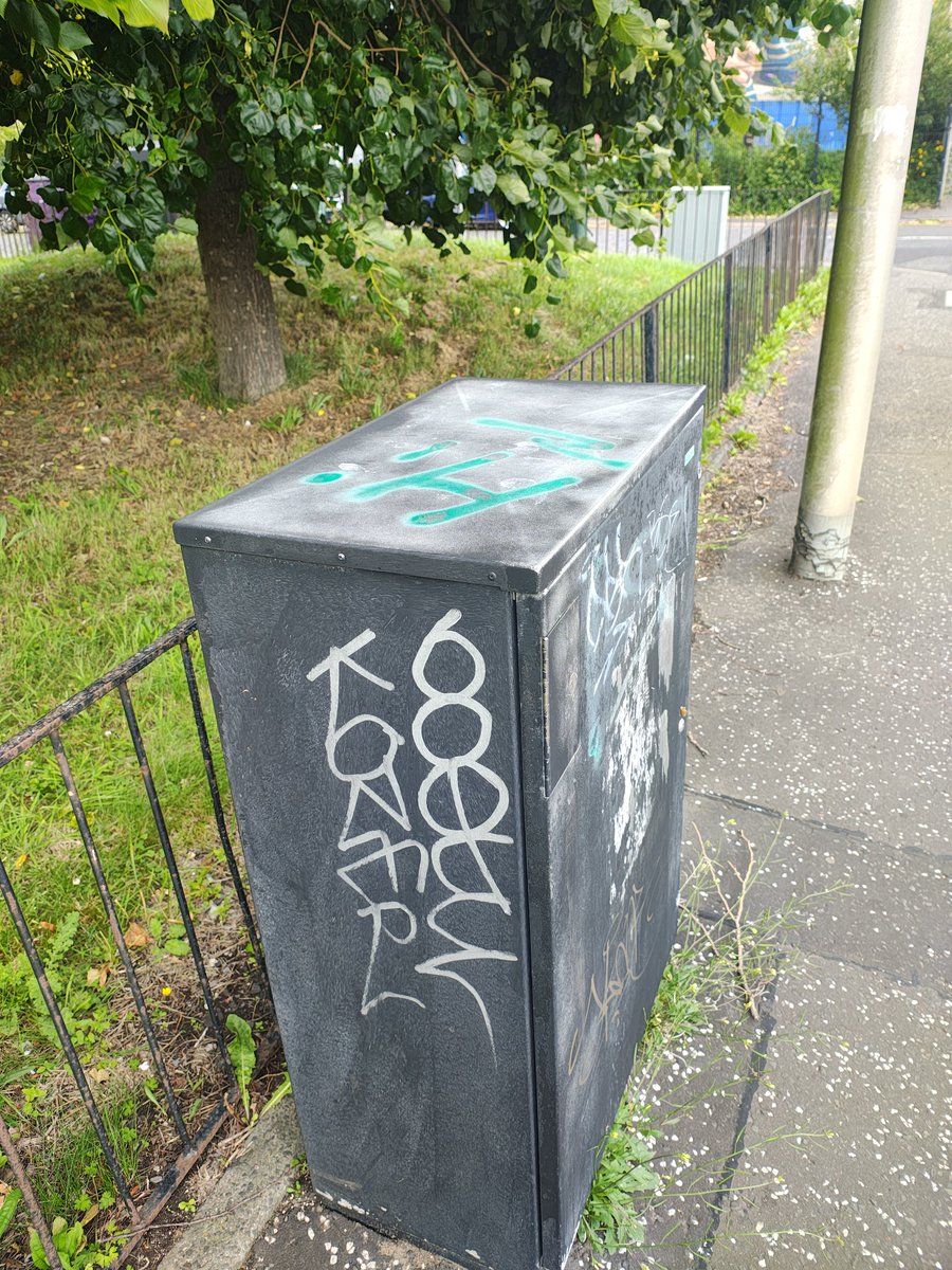 BWoodzy99's tweet photo. Inspired by @lfg_uk, this afternoon I took to the streets to restore some pride in my local community

📍 Govan, Glasgow https://t.co/FFcXONSs5Y