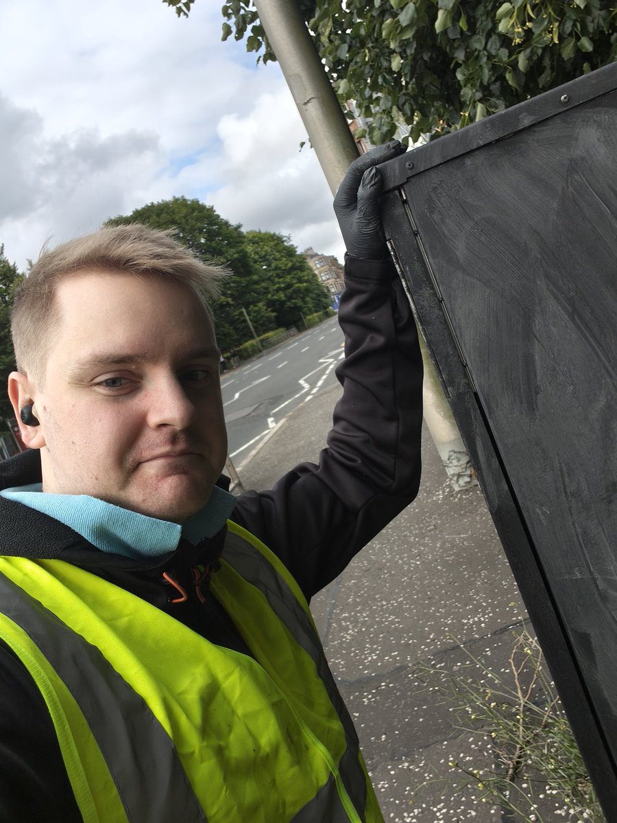 BWoodzy99's tweet photo. Inspired by @lfg_uk, this afternoon I took to the streets to restore some pride in my local community

📍 Govan, Glasgow https://t.co/FFcXONSs5Y