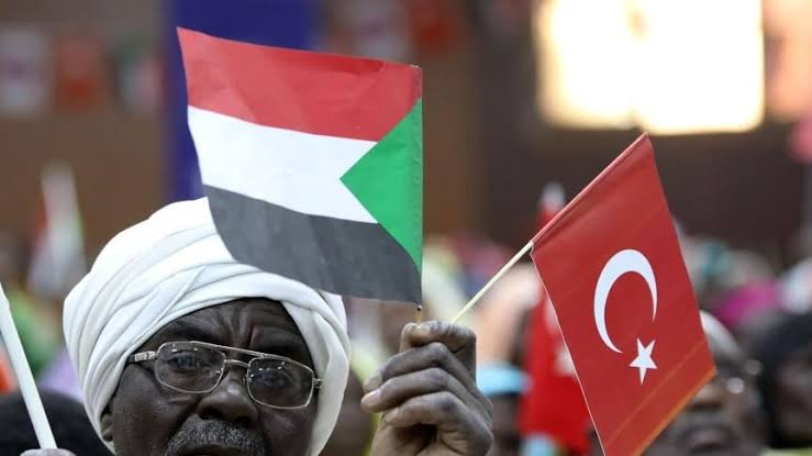 DailyTurkic's tweet photo. 🇸🇩 Osama Dirar, Sudan’s Consul General in Istanbul:
"The only white race that comes to Africa and gives without expecting anything in return is the Turks." https://t.co/85aDhgec3D