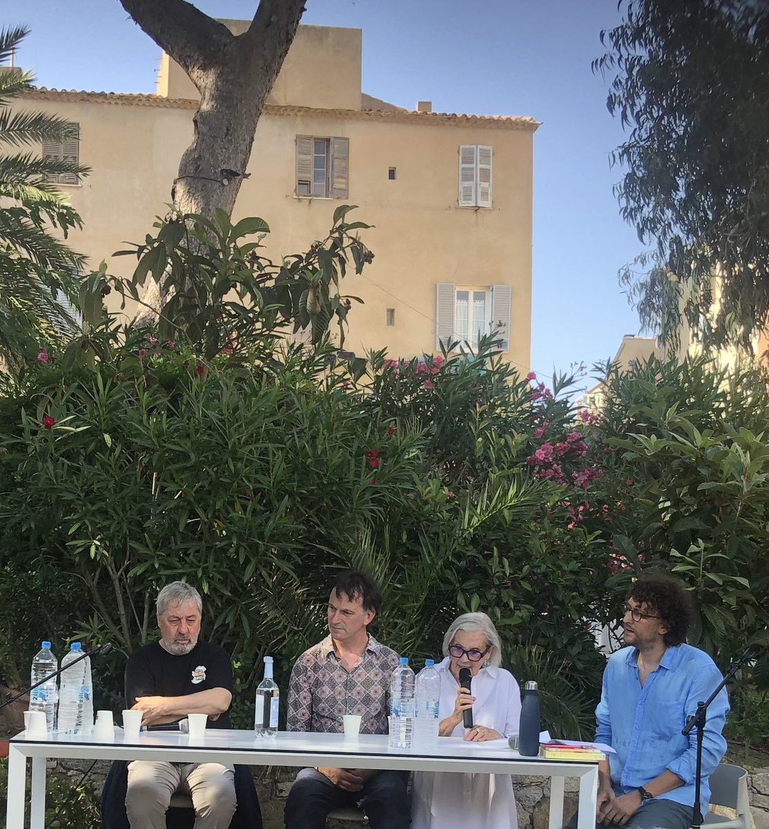 Maupertuis_N's tweet image. CineLibri à Lisula : échanges littéraires et cinématographiques ce soir avec Sorj Chalandon et David Oelhoffen autour de l’œuvre « Le quatrième mur ». 
À relire ou à revoir… Et surtout à méditer dans le contexte actuel !  À ringrazià à Mimi Allegrini è tutta a squadra…